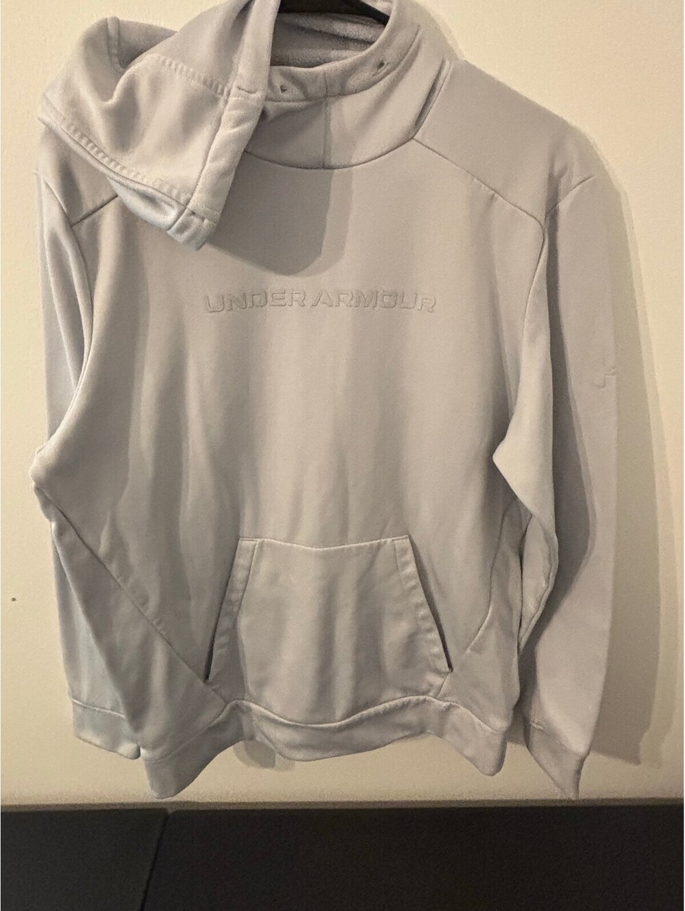 Men's Under Armor Hoodie  - M8